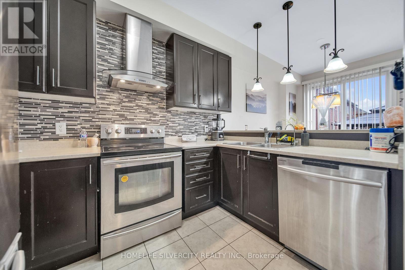 7 Pendulum Circle N, Brampton, Ontario  L6R 3N5 - Photo 17 - W12092435
