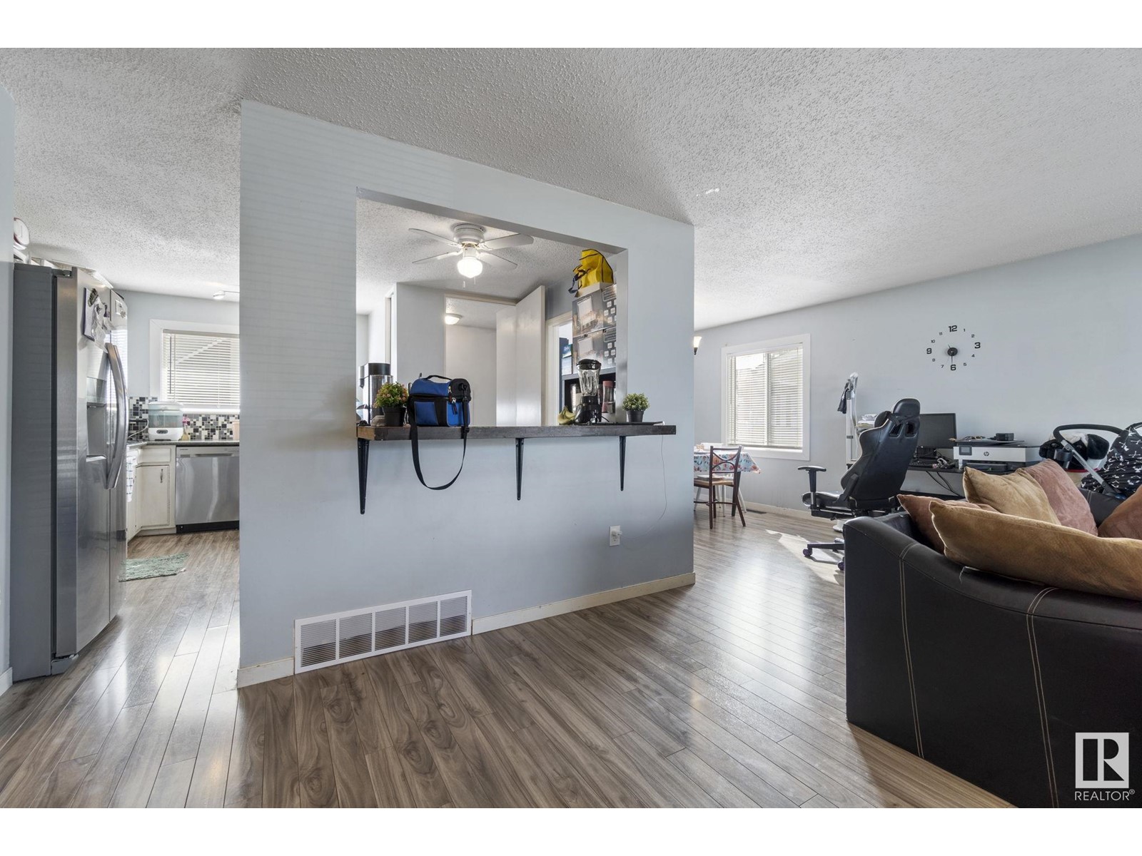 Property at 7011 39 AV NW image 5