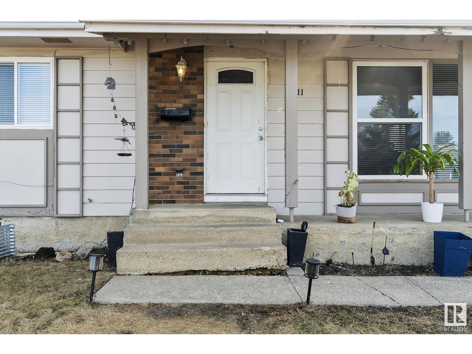 Property at 7011 39 AV NW image 3