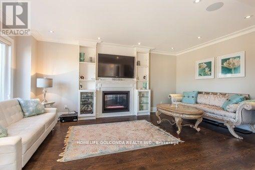 116 Berwick Crescent, Richmond Hill, Ontario  L4C 0B6 - Photo 4 - N12058327