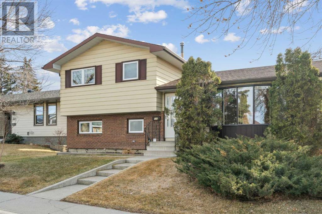 Property at 156 Whiteview Close NE image 1