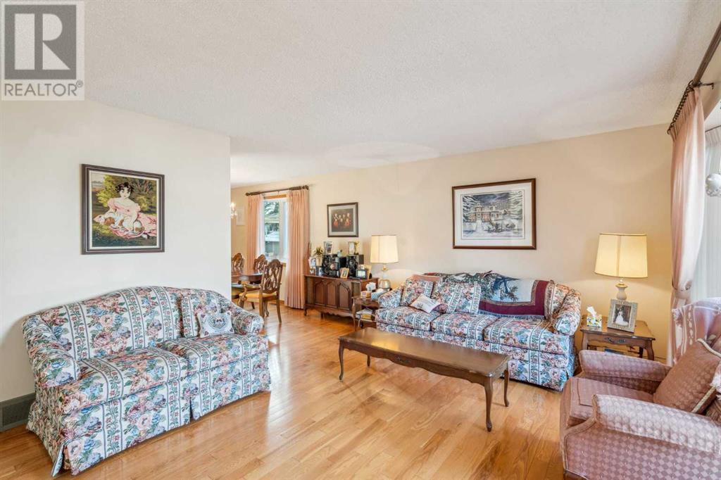 Property at 156 Whiteview Close NE image 5