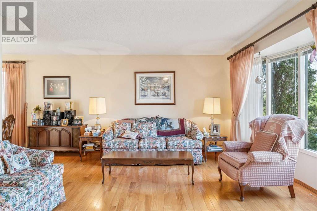 Property at 156 Whiteview Close NE image 3