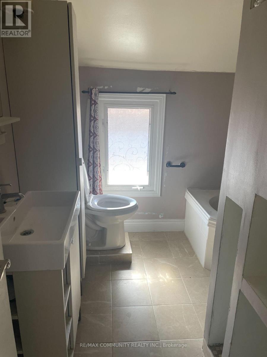 136 Summer Street, Oshawa, Ontario  L1H 2K9 - Photo 11 - E12092467