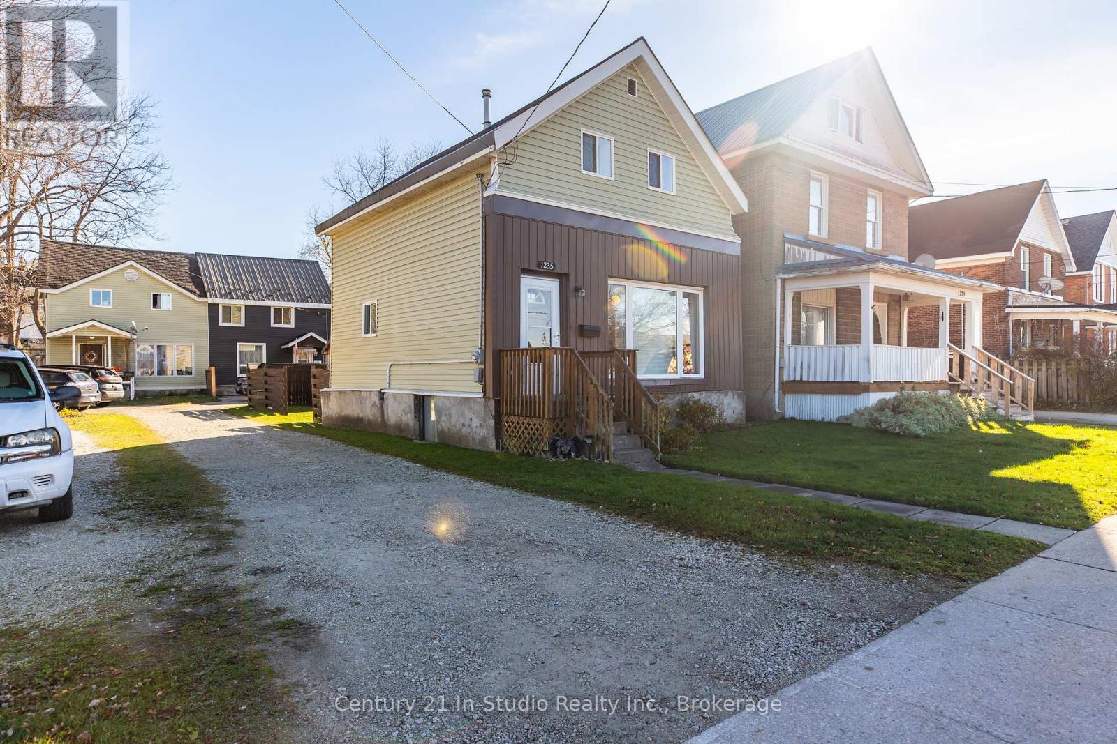 1235 2nd Avenue E, Owen Sound, Ontario  N4K 2J2 - Photo 2 - X12092489