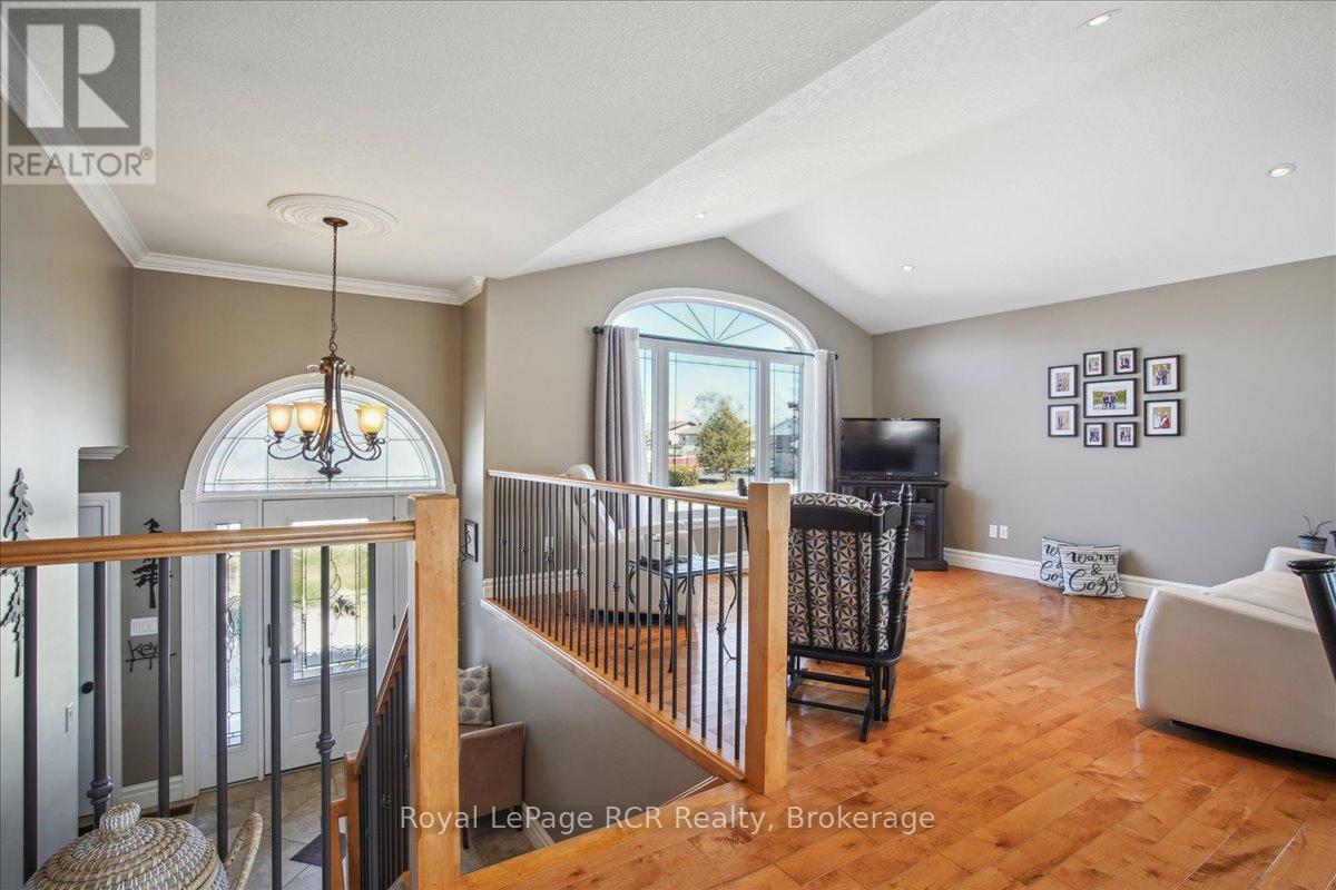 824 10th Avenue E, Owen Sound, Ontario  N4K 3H7 - Photo 10 - X12092492