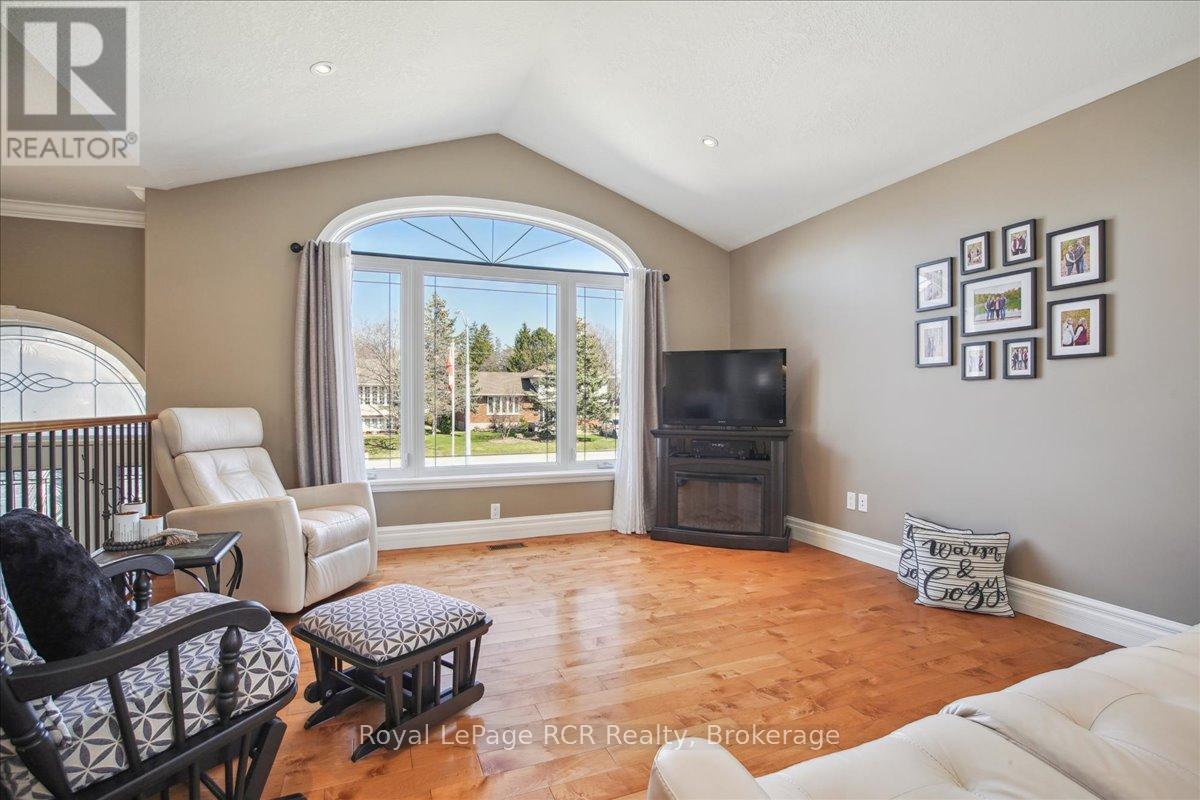 824 10th Avenue E, Owen Sound, Ontario  N4K 3H7 - Photo 11 - X12092492