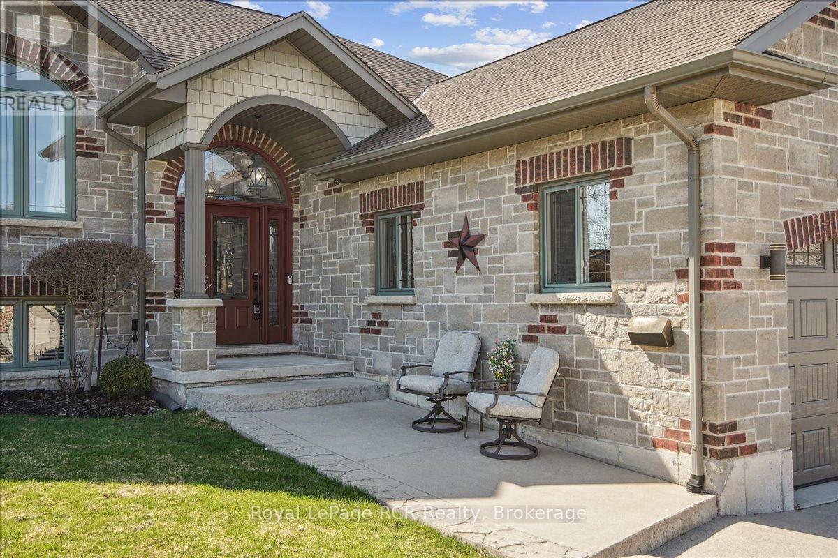 824 10th Avenue E, Owen Sound, Ontario  N4K 3H7 - Photo 2 - X12092492