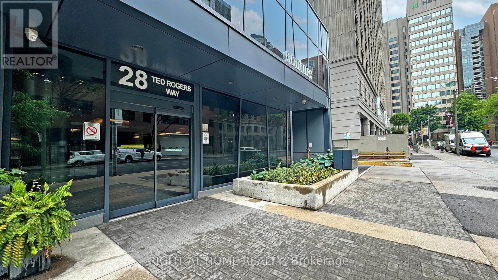 3008 - 28 Ted Rogers Way, Toronto, Ontario  M4Y 2J4 - Photo 25 - C12092506
