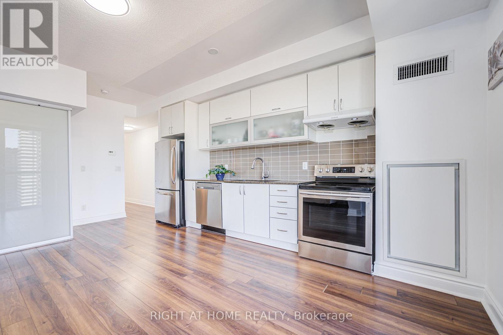 3008 - 28 Ted Rogers Way, Toronto, Ontario  M4Y 2J4 - Photo 8 - C12092506