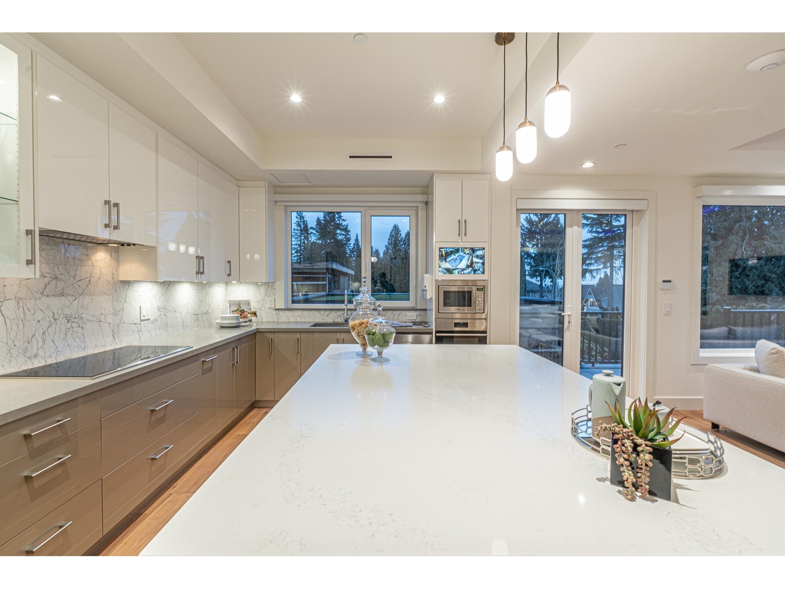 13600 Blackburn Avenue, White Rock, British Columbia  V4B 2Y8 - Photo 14 - R2986710