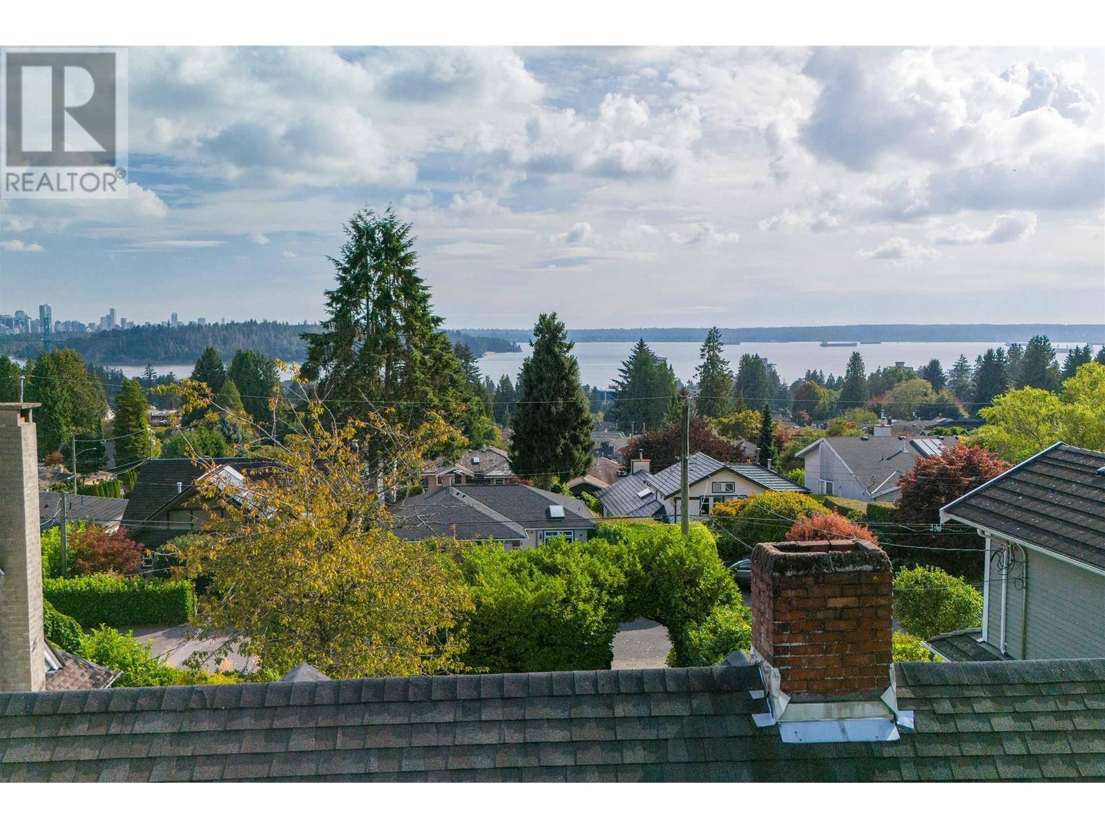 Property at 1427 LAWSON AVENUE image 2