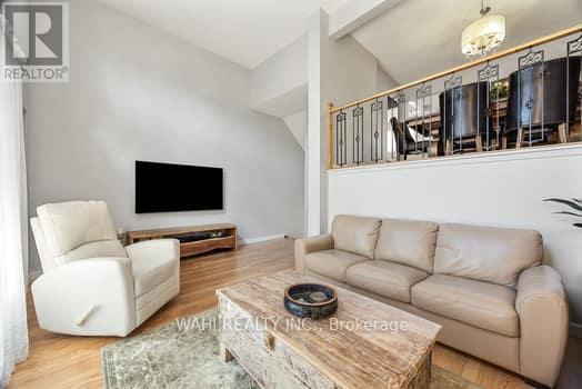 31 - 3175 Kirwin Avenue, Mississauga, Ontario  L5A 3M4 - Photo 3 - W12070249