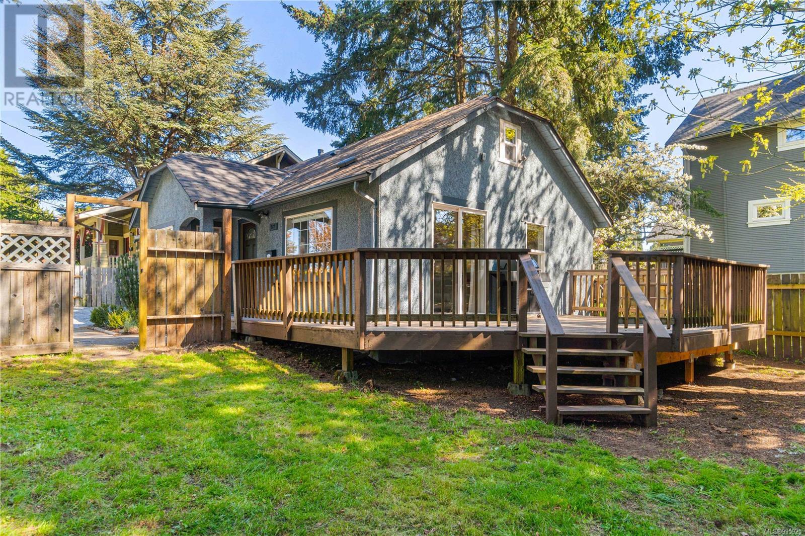 Property at 729 Comox Rd image 3