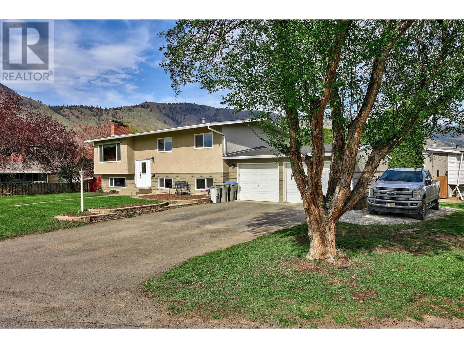 Property at 1928 Cardinal Drive image 5