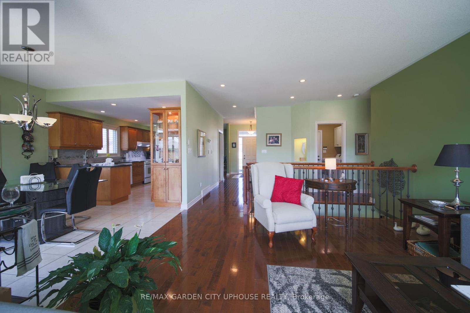 132 Loretta Drive, Niagara-On-The-Lake, Ontario  L0S 1T0 - Photo 6 - X12092162