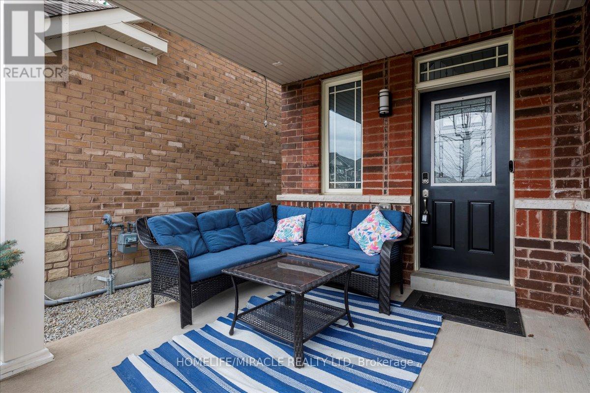 Property at 74 CAUTHERS CRESCENT image 3