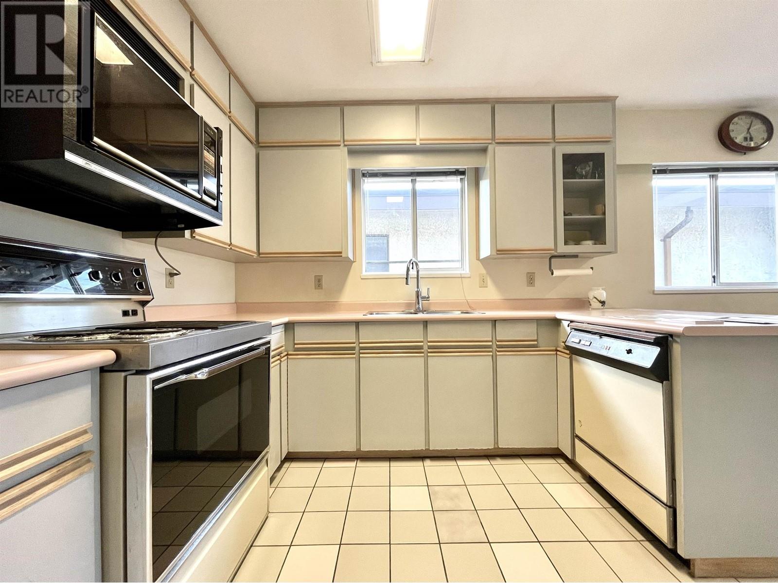 Listing Picture 14 of 38 : 937 W 18TH AVENUE, Vancouver / 溫哥華 - 魯藝地產 Yvonne Lu Group - MLS Medallion Club Member