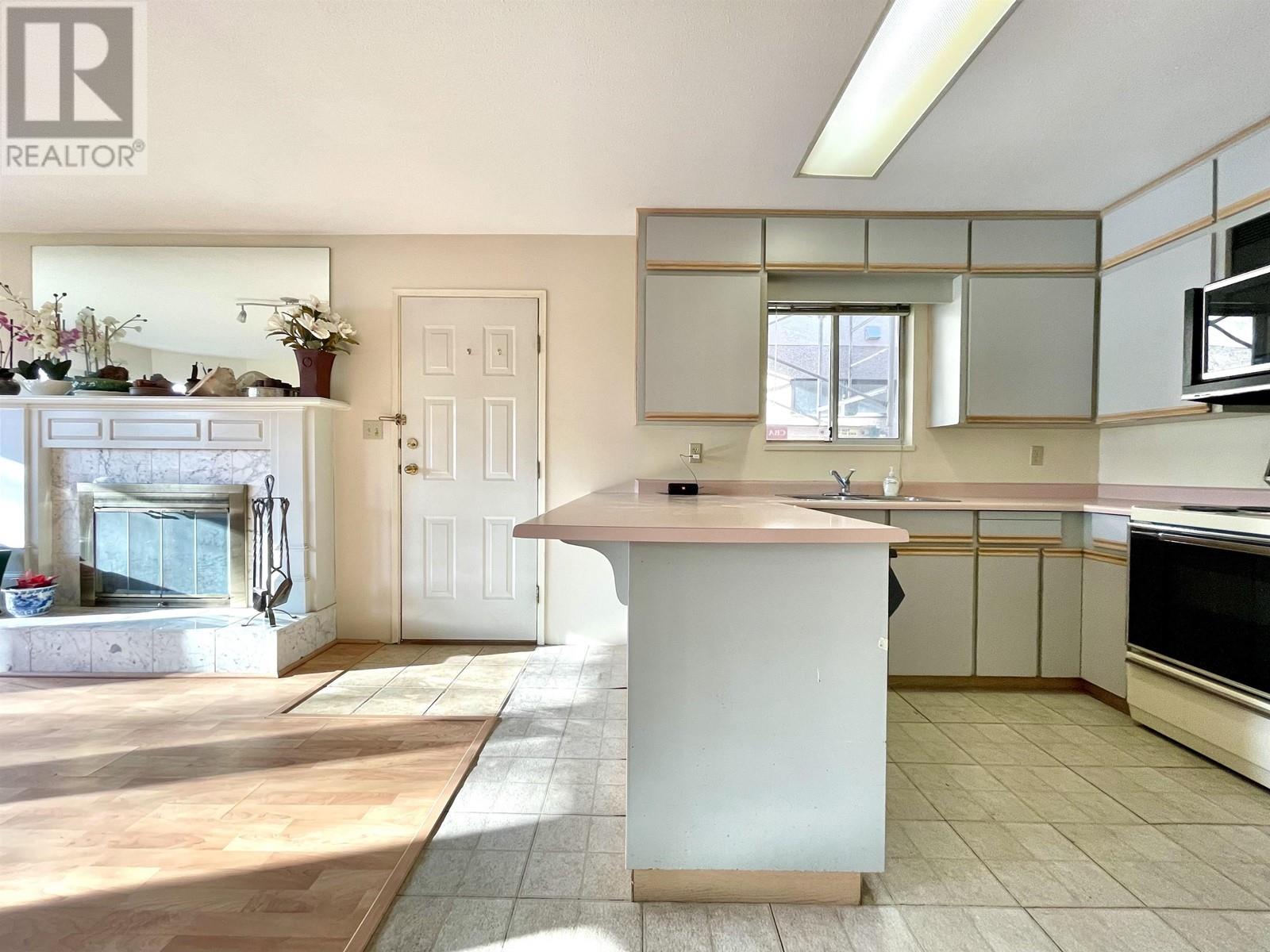 Listing Picture 30 of 38 : 937 W 18TH AVENUE, Vancouver / 溫哥華 - 魯藝地產 Yvonne Lu Group - MLS Medallion Club Member