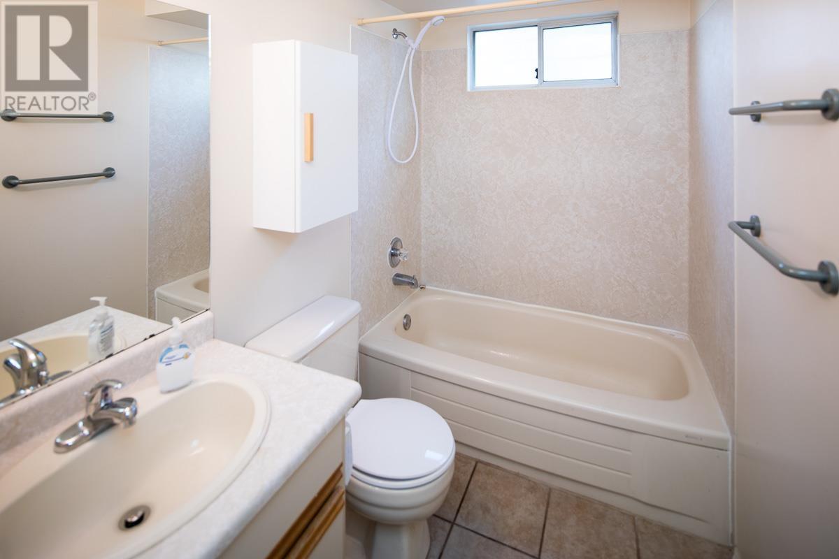 Listing Picture 33 of 38 : 937 W 18TH AVENUE, Vancouver / 溫哥華 - 魯藝地產 Yvonne Lu Group - MLS Medallion Club Member