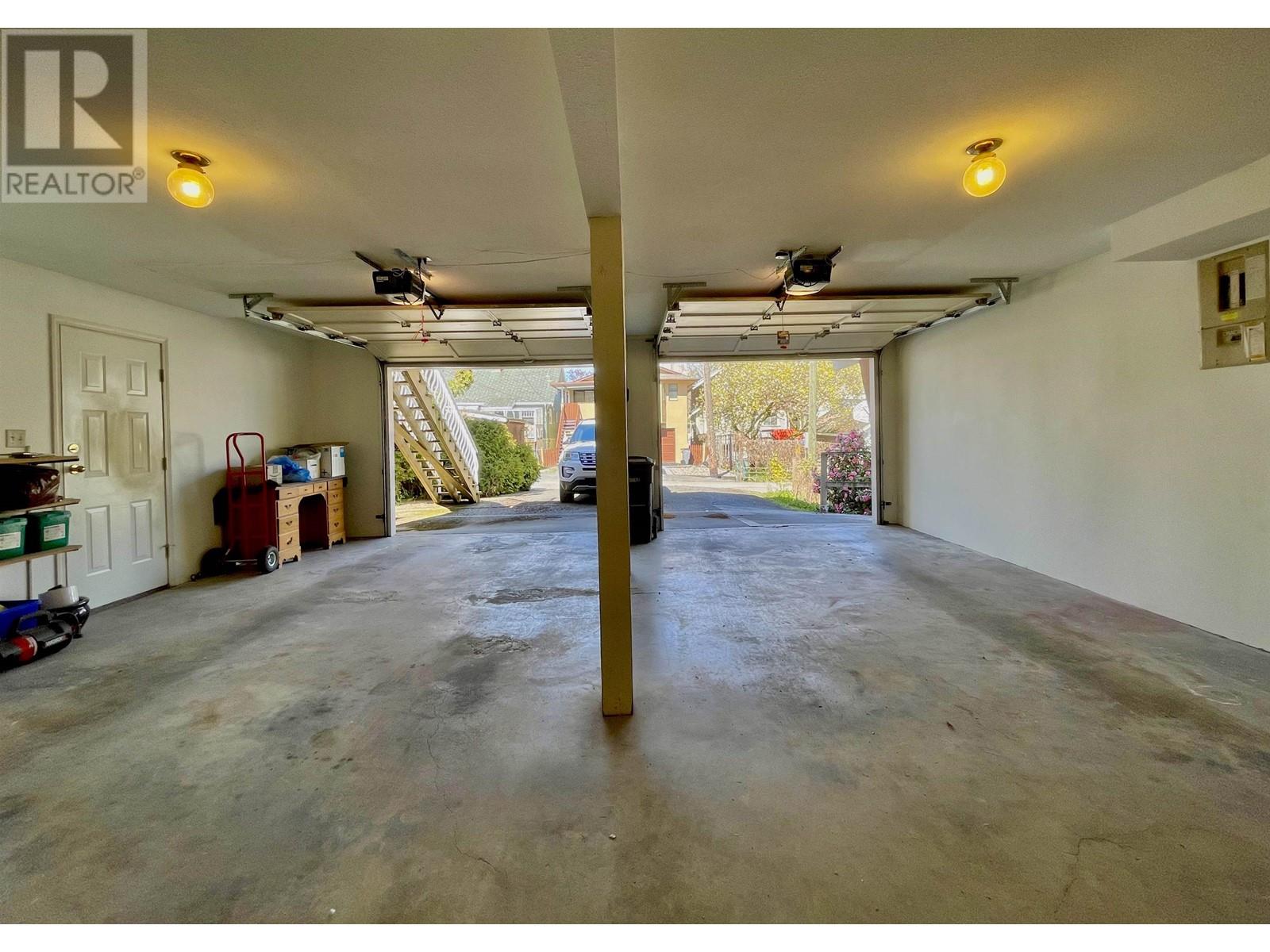 Listing Picture 36 of 38 : 937 W 18TH AVENUE, Vancouver / 溫哥華 - 魯藝地產 Yvonne Lu Group - MLS Medallion Club Member