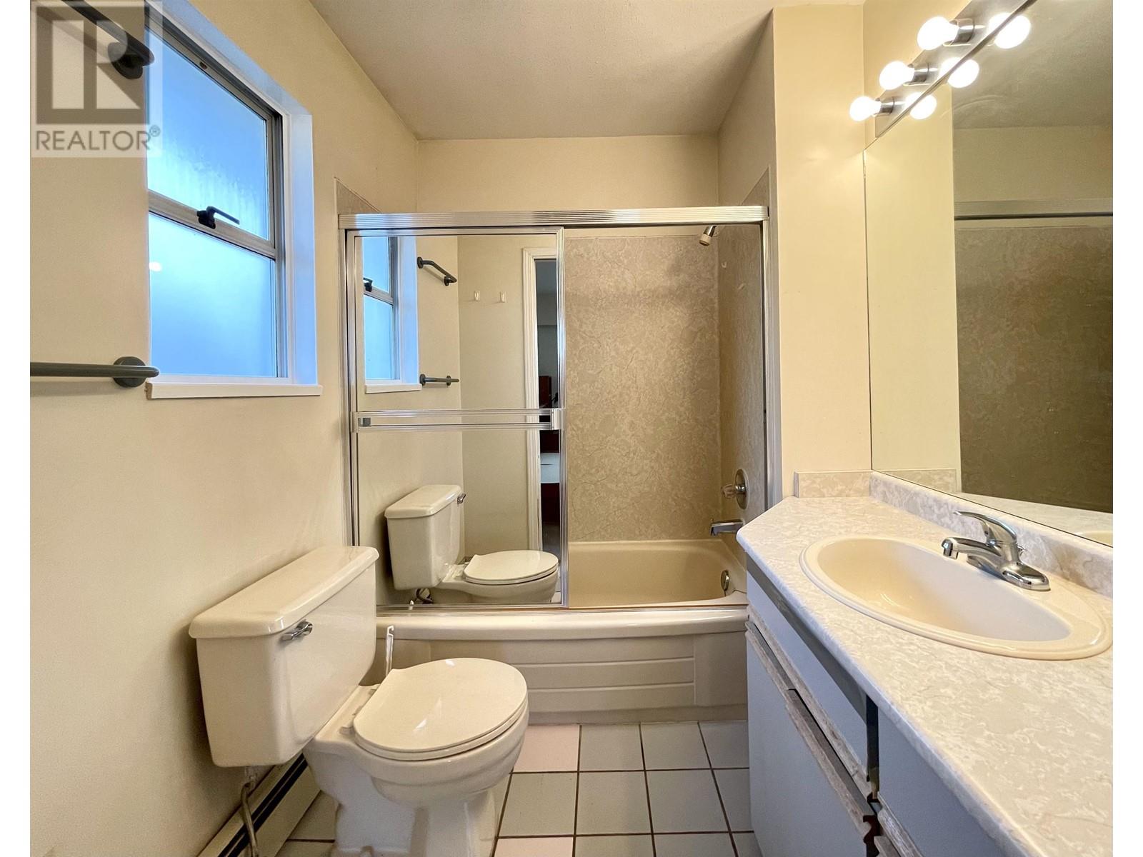 Listing Picture 23 of 38 : 937 W 18TH AVENUE, Vancouver / 溫哥華 - 魯藝地產 Yvonne Lu Group - MLS Medallion Club Member