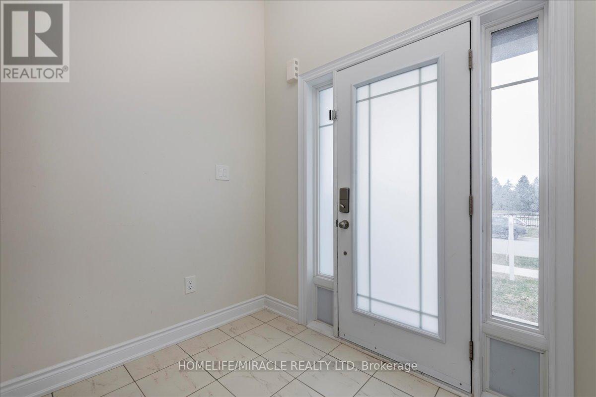 Property at 71 ARNOLD CRESCENT image 3