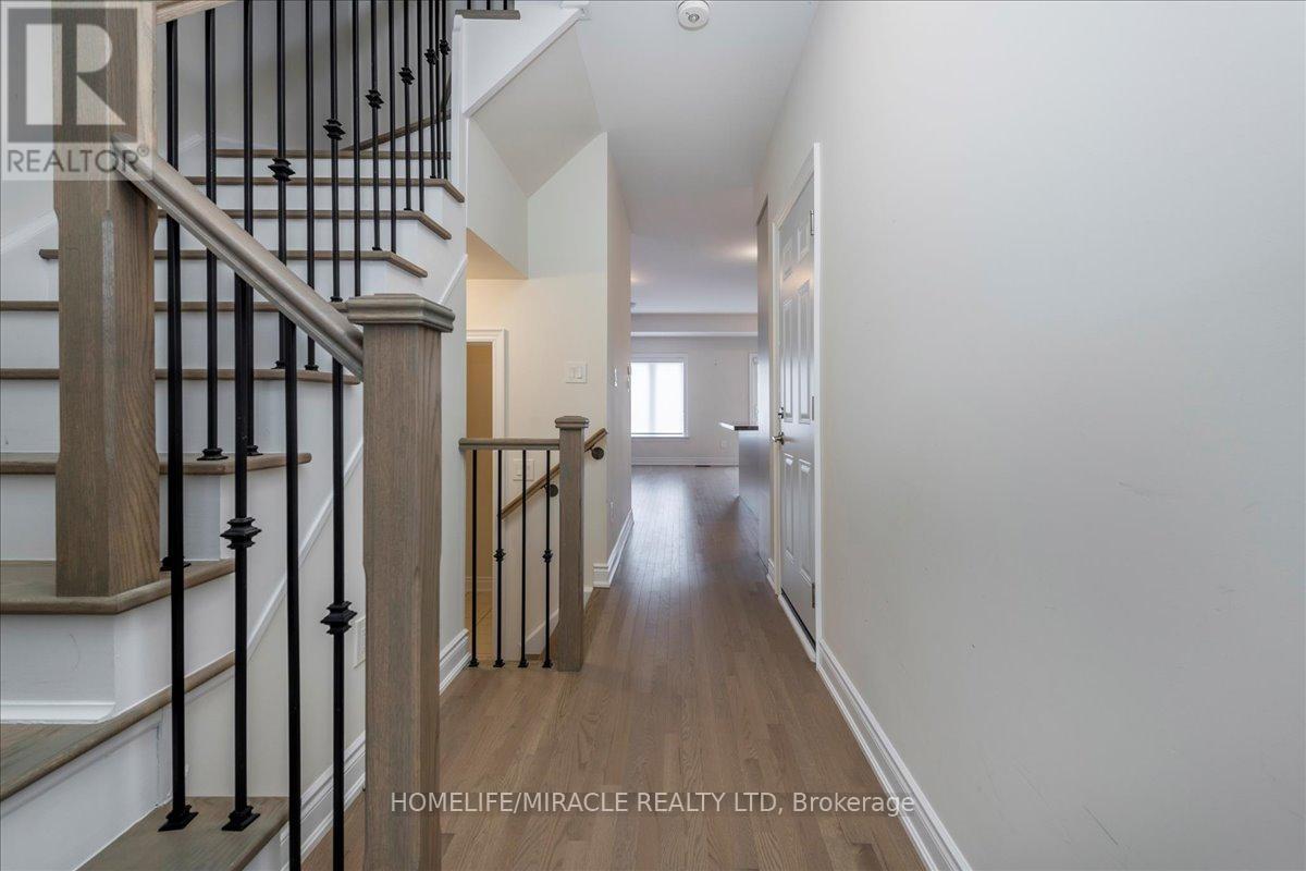 Property at 71 ARNOLD CRESCENT image 4