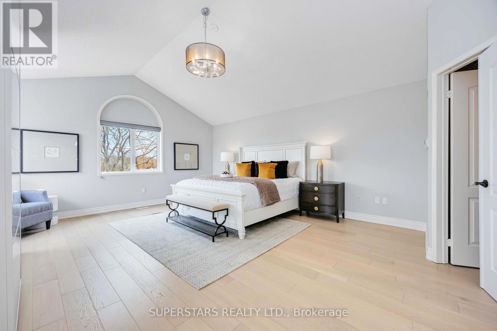 85 Queensway Drive, Richmond Hill, Ontario  L4S 1R9 - Photo 3 - N12083687