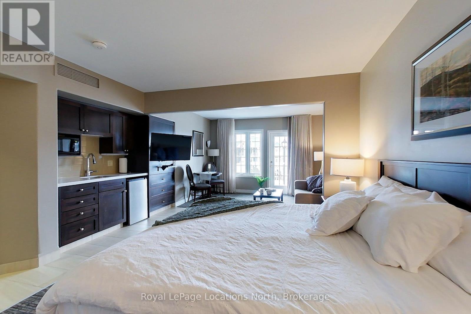 2242/2243 - 90 HIGHLAND DRIVE, Oro-Medonte, Ontario