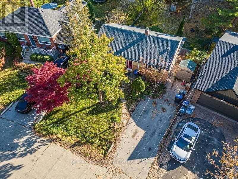 1514 Drymen Crescent, Mississauga, Ontario  L5G 2P2 - Photo 2 - W12092580