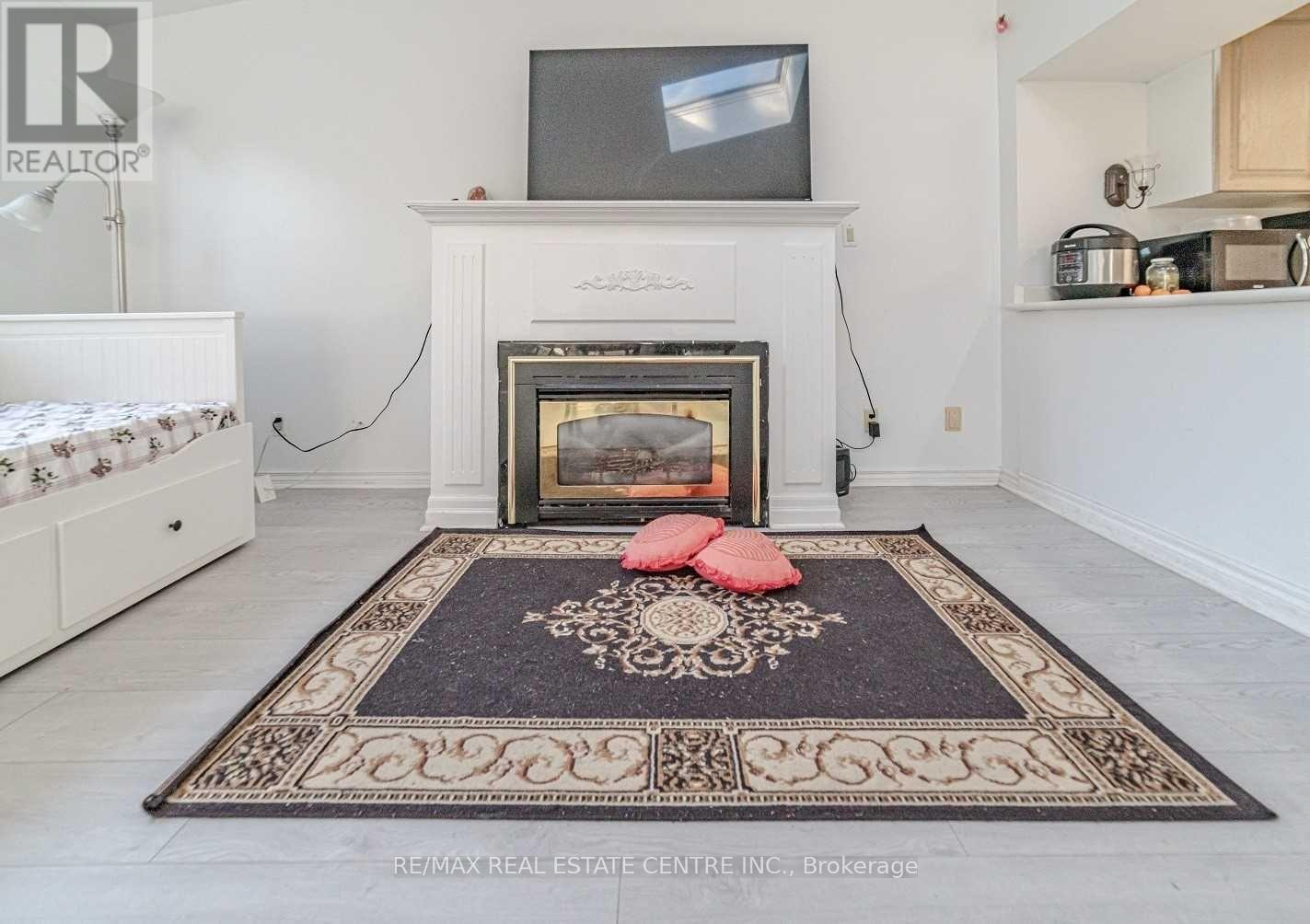 1514 Drymen Crescent, Mississauga, Ontario  L5G 2P2 - Photo 8 - W12092580