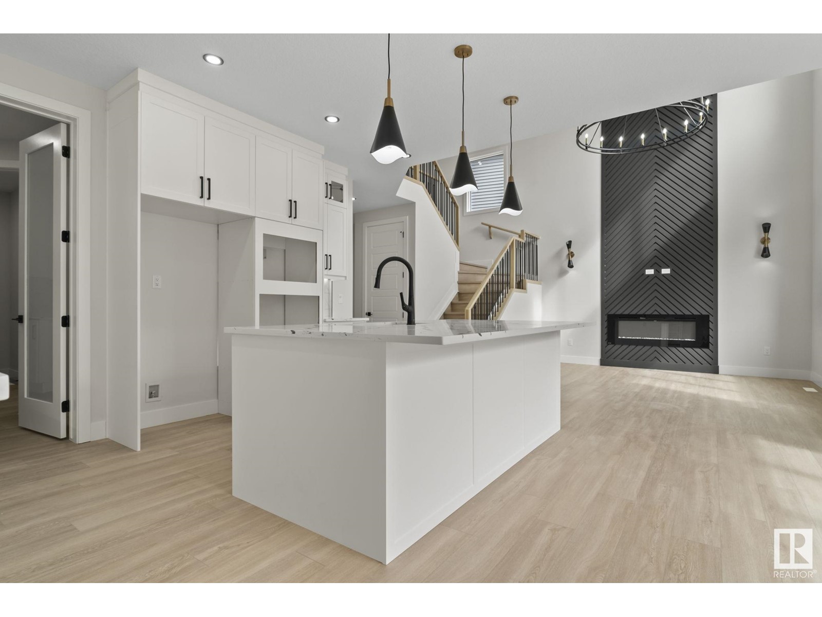 Property at 17115 3 ST NW image 3