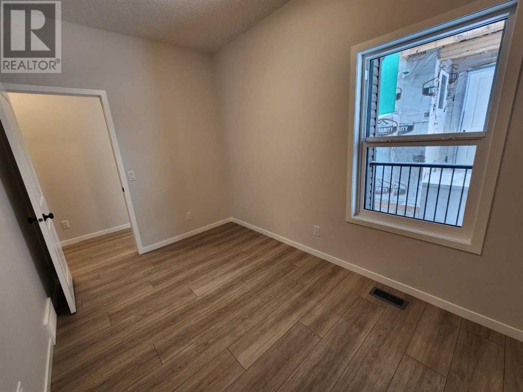 Property at 86 Lucas Place NW image 4