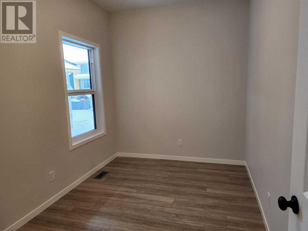 Property at 86 Lucas Place NW image 3