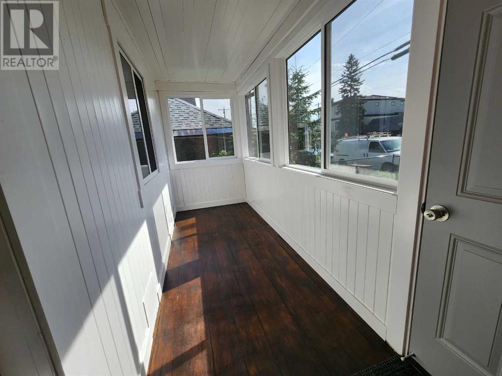 Property at 814 21 Avenue SE image 4