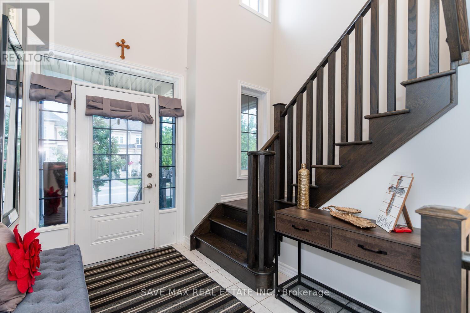 Property at 9 UPPER CANADA COURT image 4