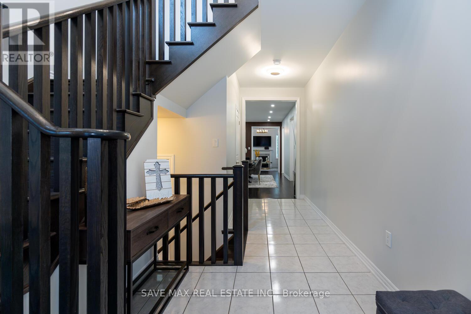 Property at 9 UPPER CANADA COURT image 5