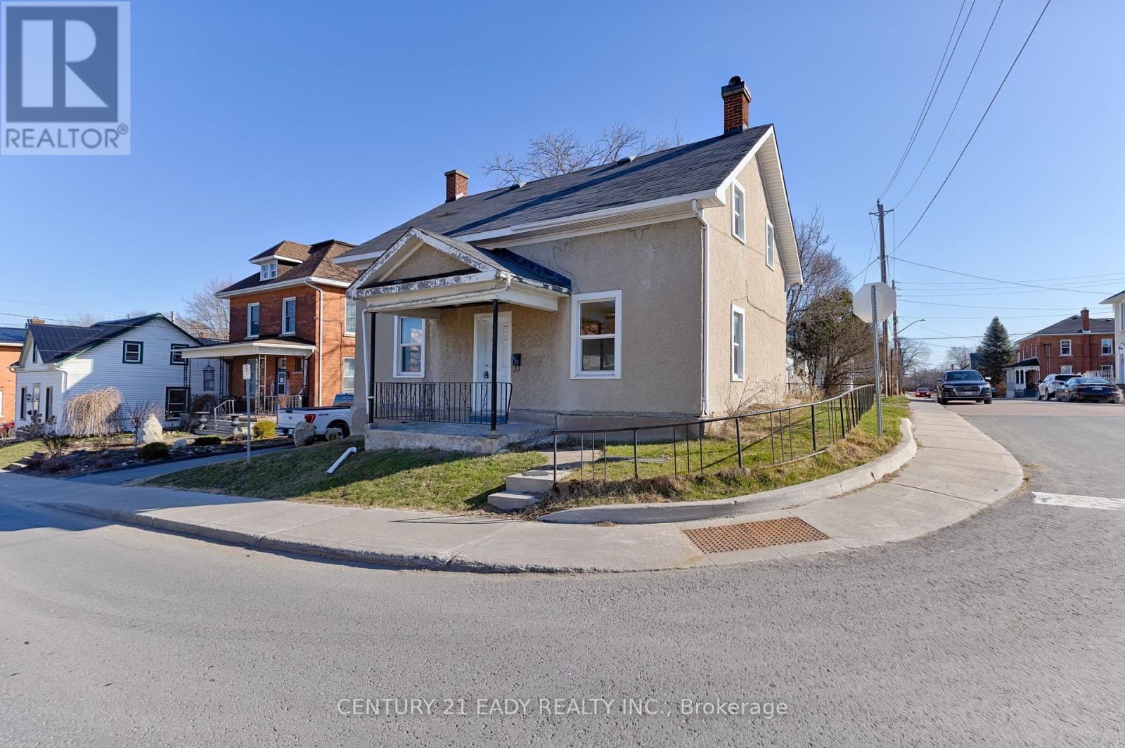 Property at 261 PLAUNT STREET S image 2
