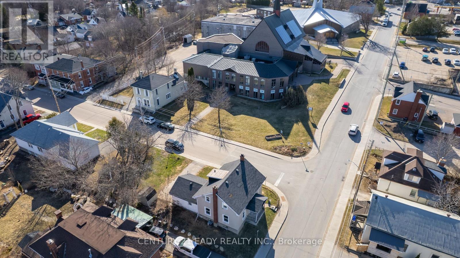 Property at 261 PLAUNT STREET S image 3