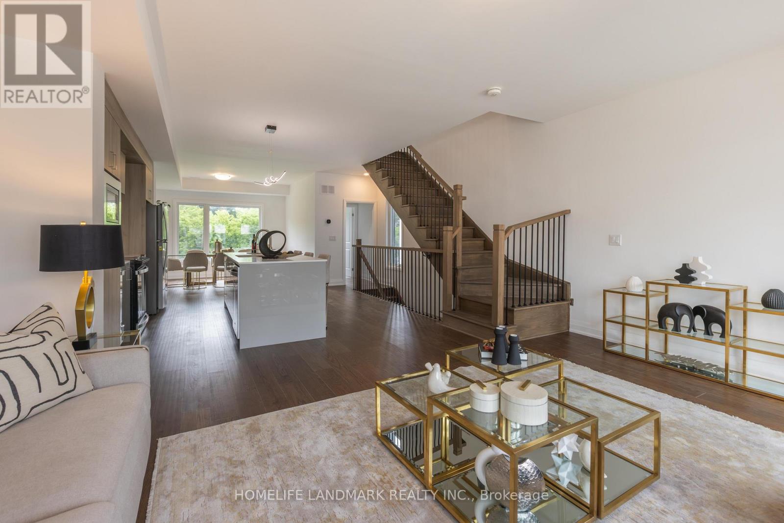 Property at 20 PERSICA STREET image 3