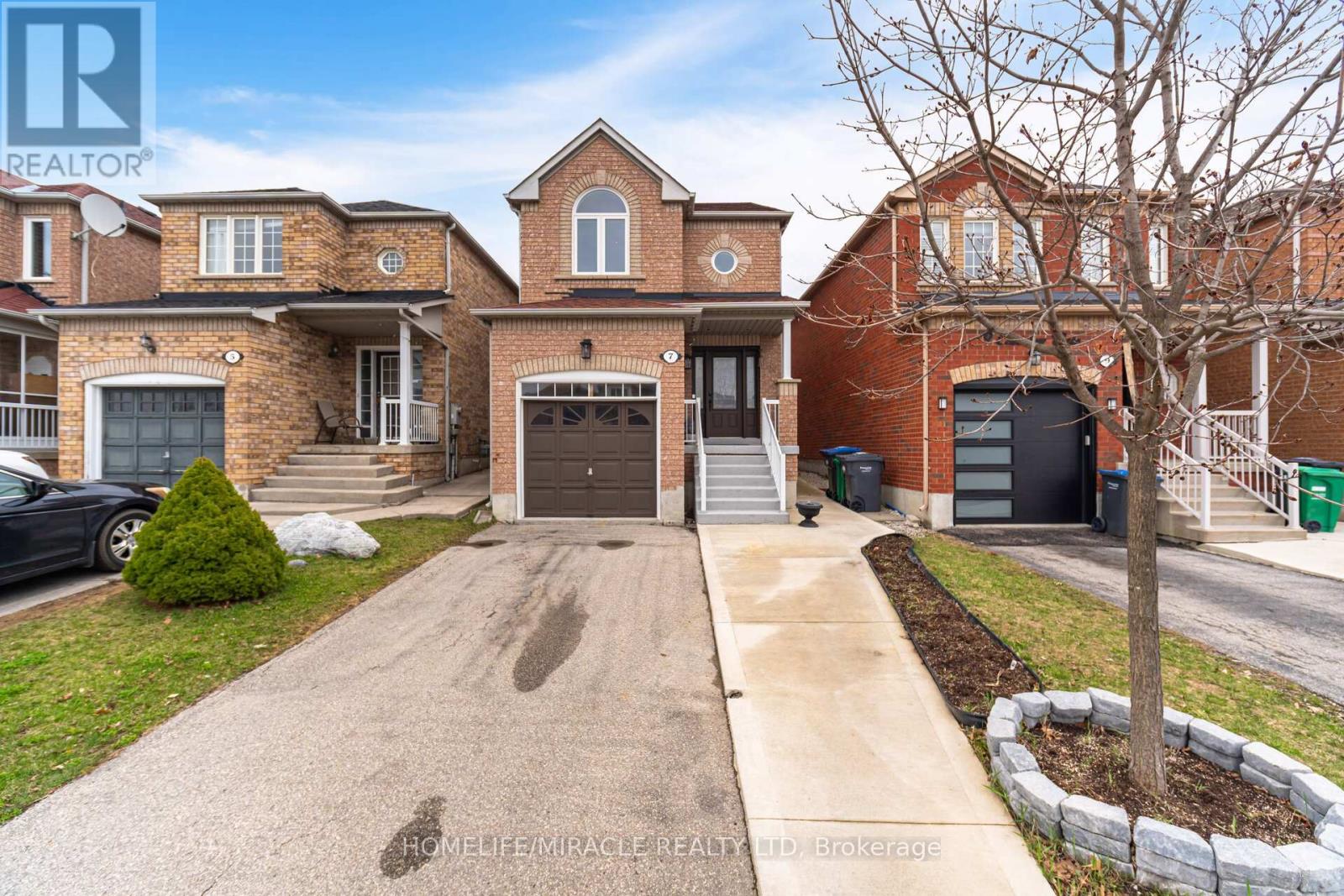 Property at 7 EASTVIEW GATE image 1