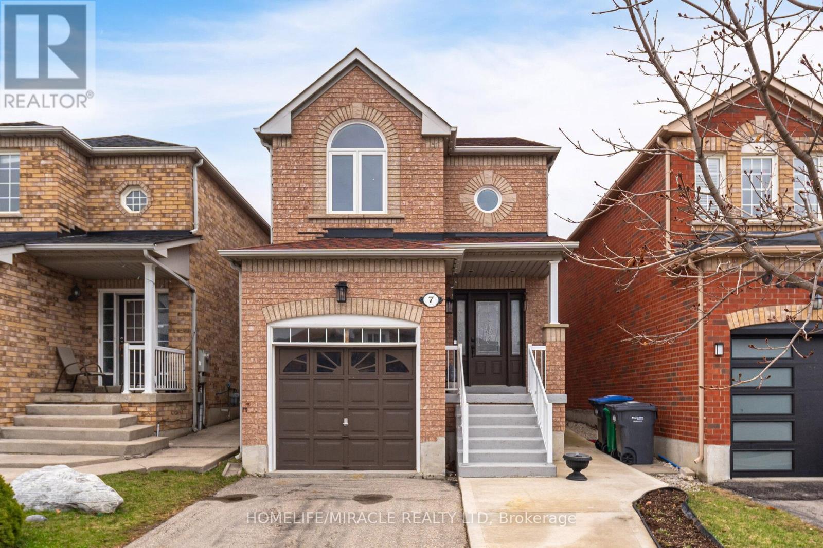 Property at 7 EASTVIEW GATE image 2