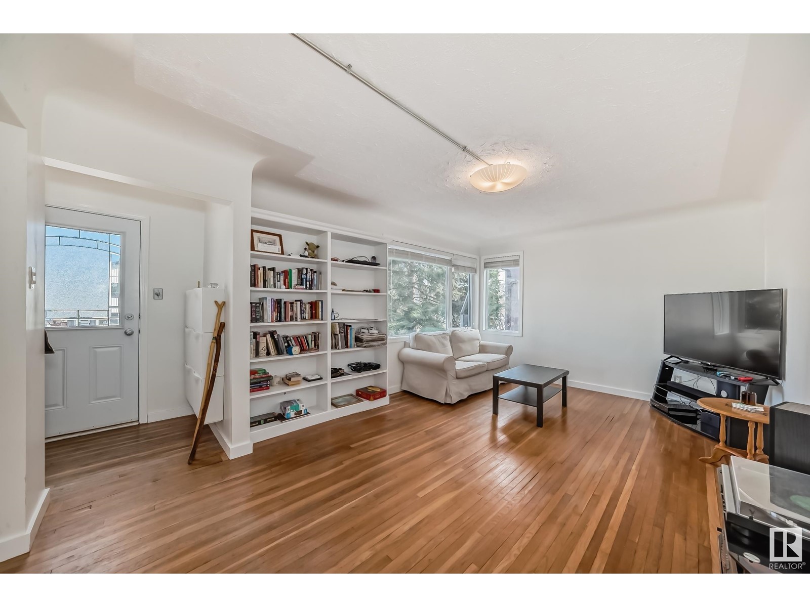 Property at 11131 72 AV NW image 3
