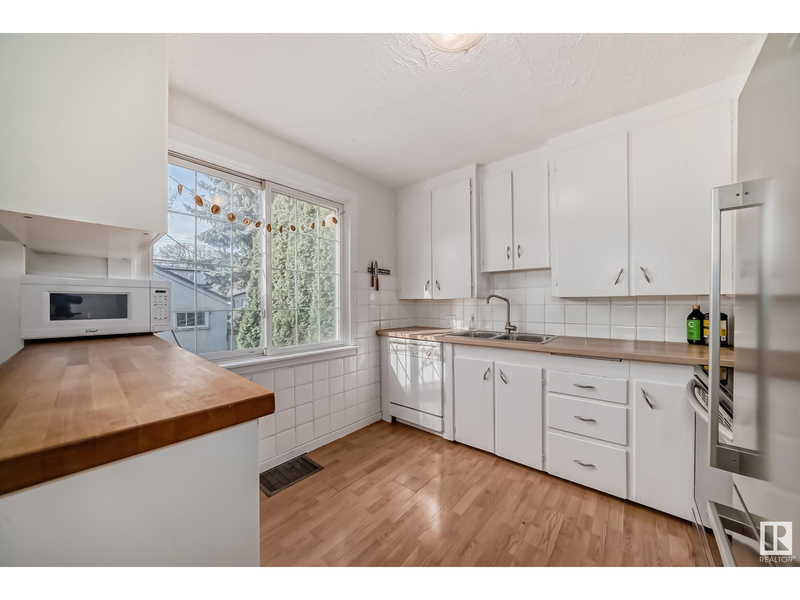 Property at 11131 72 AV NW image 5