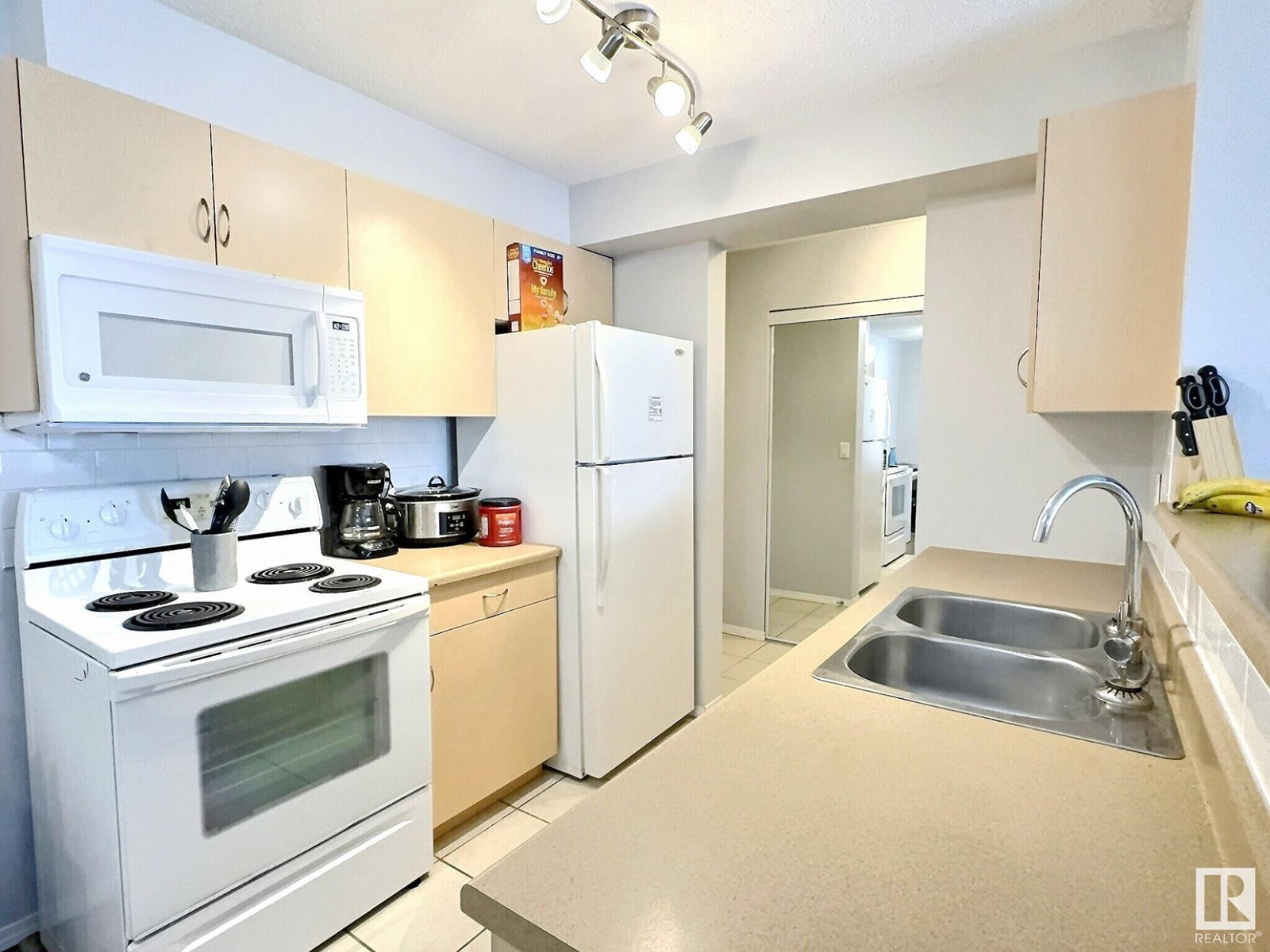 Property at #417 17003 67 AV NW image 1
