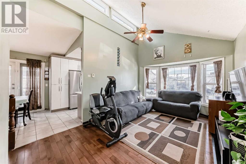 12 Castlebrook Way Ne, Calgary, Alberta  T3J 2A1 - Photo 4 - A2203665