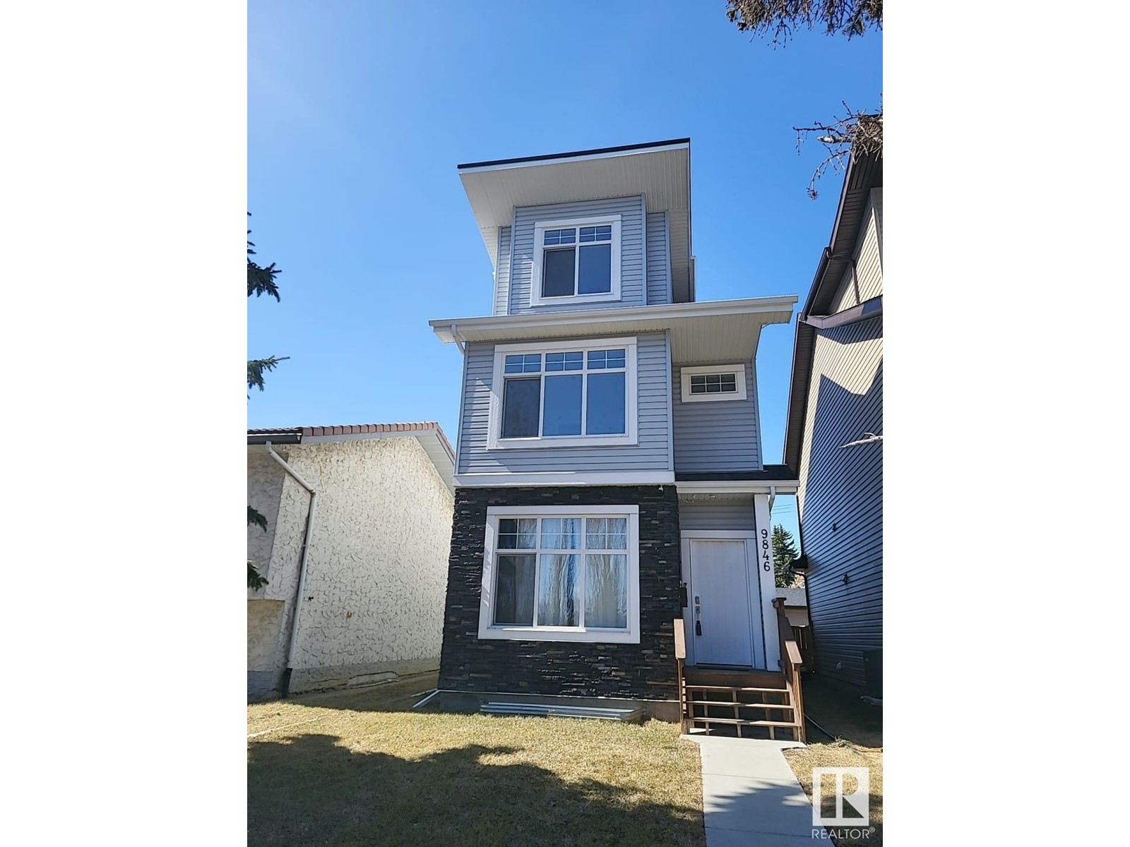 Property at 9846 162 ST NW image 2