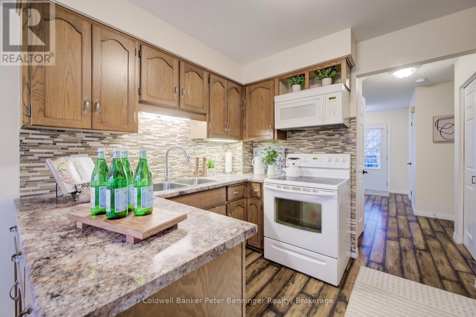 275 Canterbury Drive, Waterloo, Ontario  N2K 3C4 - Photo 11 - X12092725