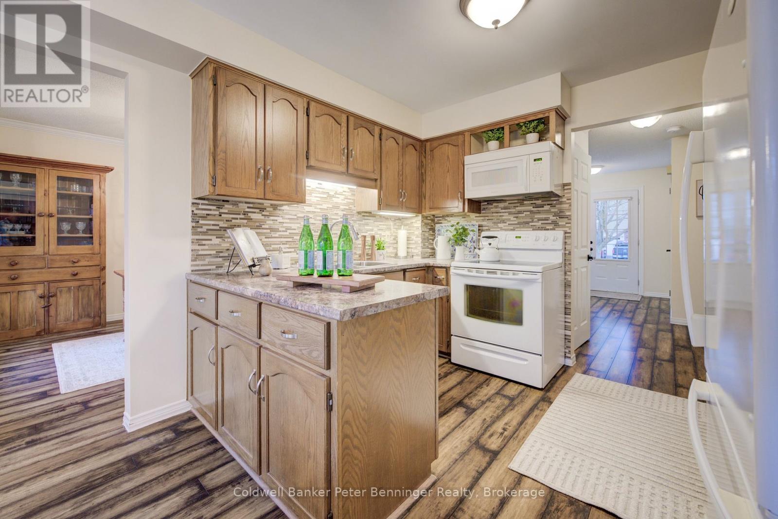275 Canterbury Drive, Waterloo, Ontario  N2K 3C4 - Photo 12 - X12092725